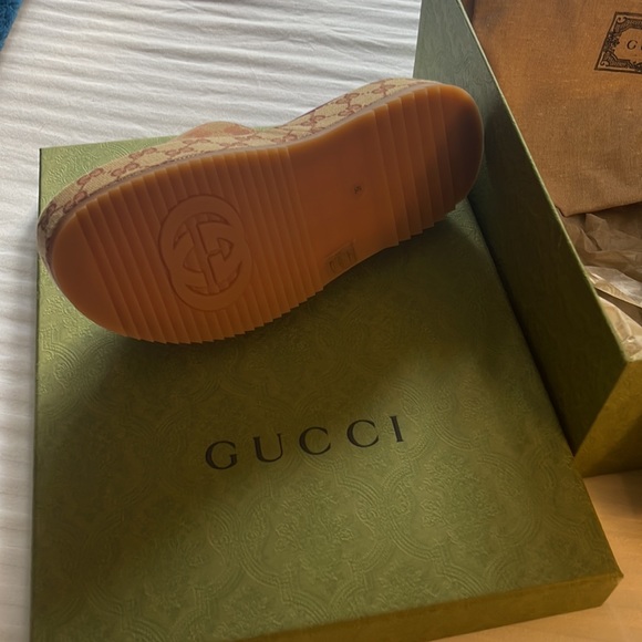 Authentic Gucci Platform slide. Size 8 - Picture 5 of 8